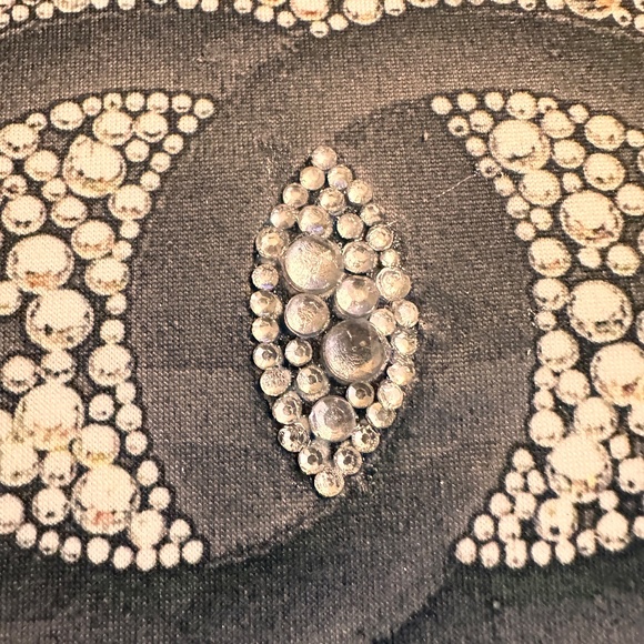 (((TSHIRT))) ANY SIZE tshirt with Rhinestone Clutch Design - Picture 3 of 3